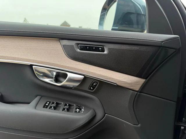 2026 Volvo XC90 B6 Plus 6-Seater