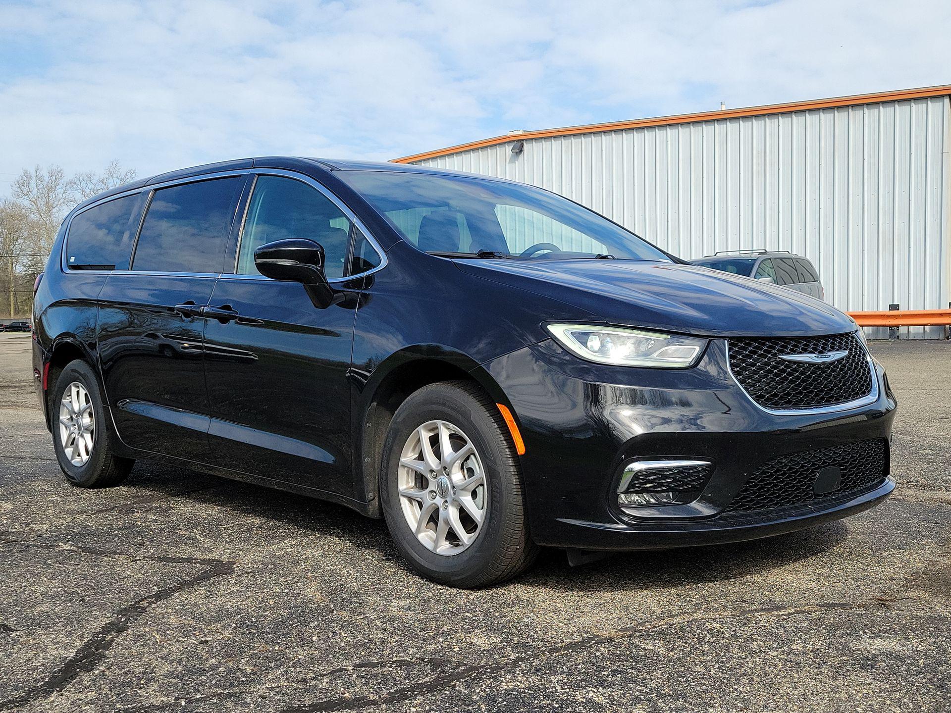 2025 Chrysler Pacifica Select FWD