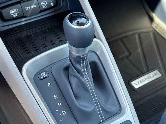 2026 Hyundai Venue SEL w/Two-Tone Roof
