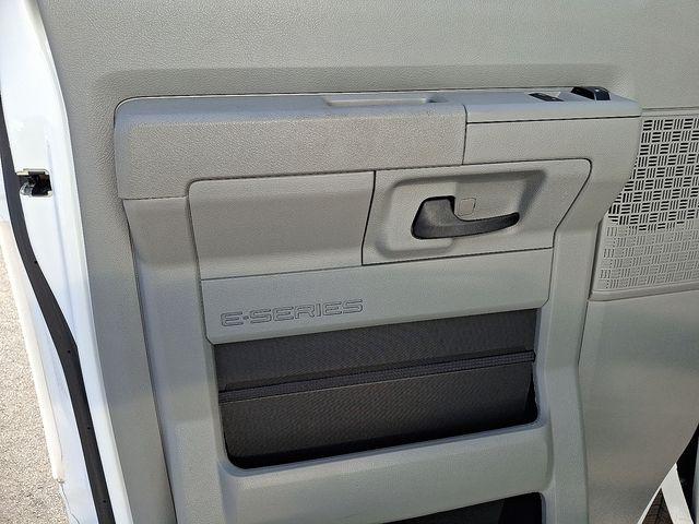 2024 Ford E-450 Cutaway Base DRW