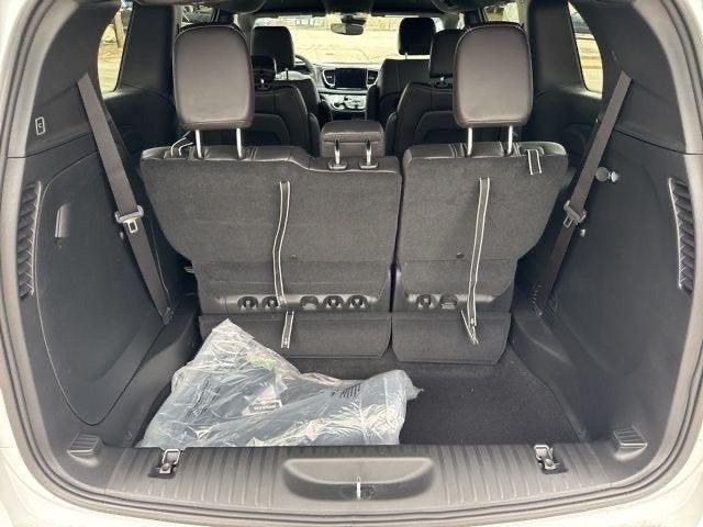 2026 Chrysler Pacifica Select AWD