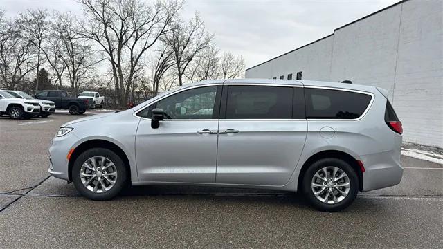 2026 Chrysler Pacifica PACIFICA SELECT AWD