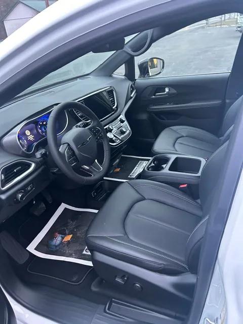 2026 Chrysler Voyager LX