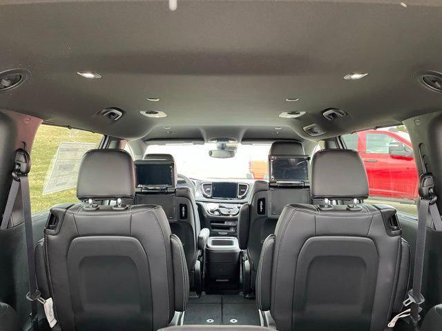 2026 Chrysler Pacifica Select AWD