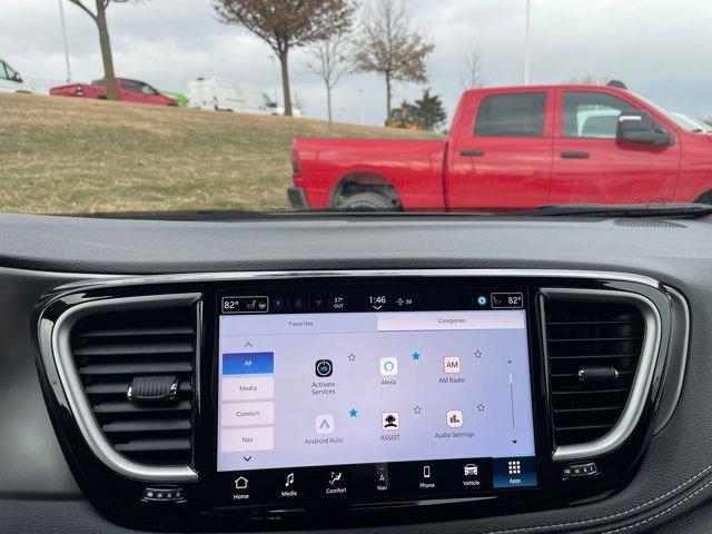 2026 Chrysler Pacifica Select AWD
