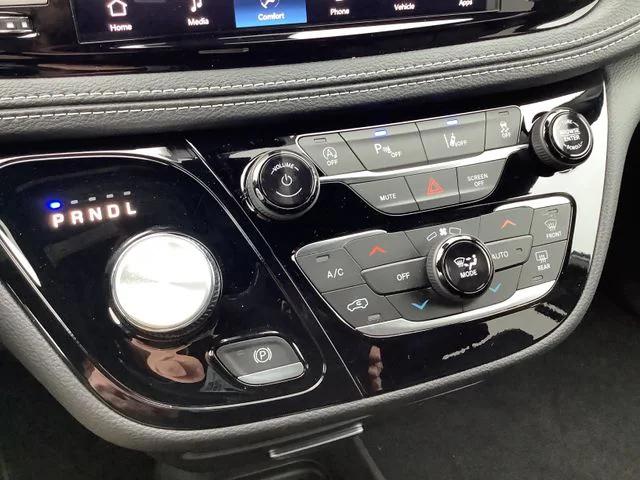 2026 Chrysler Pacifica Select AWD