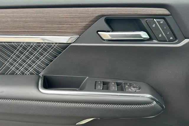 2026 GMC Acadia Denali AWD
