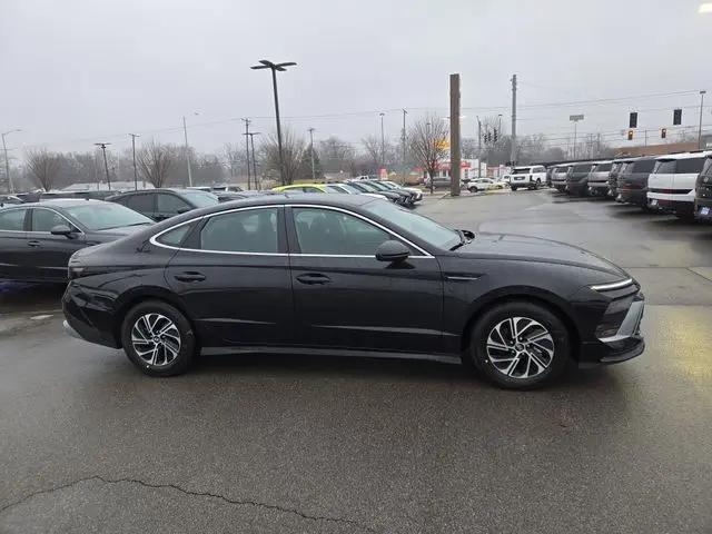 2026 Hyundai Sonata Hybrid Blue