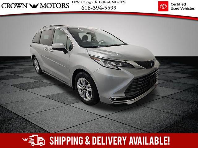 2024 Toyota Sienna Limited's photo