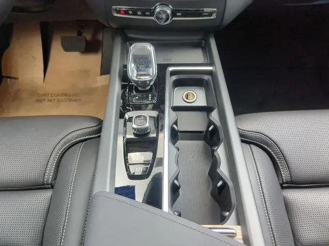 2026 Volvo XC60 Plug-In Hybrid Ultra, T8 AWD Electric/Gasoline, Dark