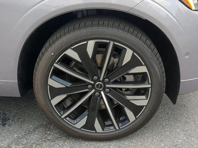 2026 Volvo XC60 Plug-In Hybrid Ultra, T8 AWD Electric/Gasoline, Dark