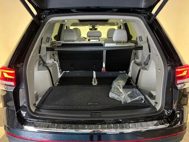 2026 Volkswagen Atlas SE with Technology