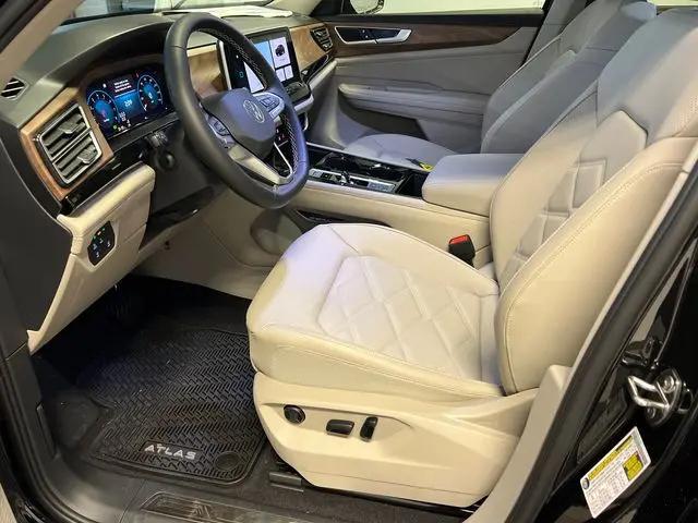 2026 Volkswagen Atlas SE with Technology