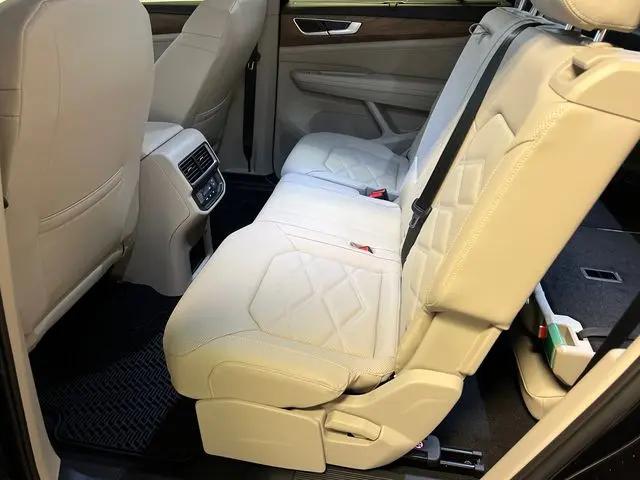 2026 Volkswagen Atlas SE with Technology