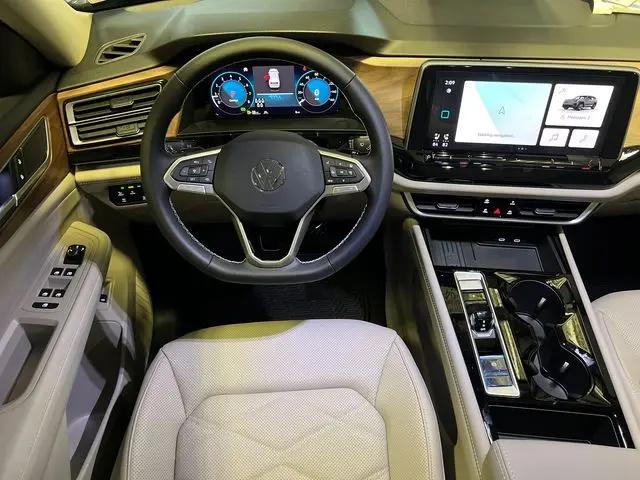 2026 Volkswagen Atlas SE with Technology