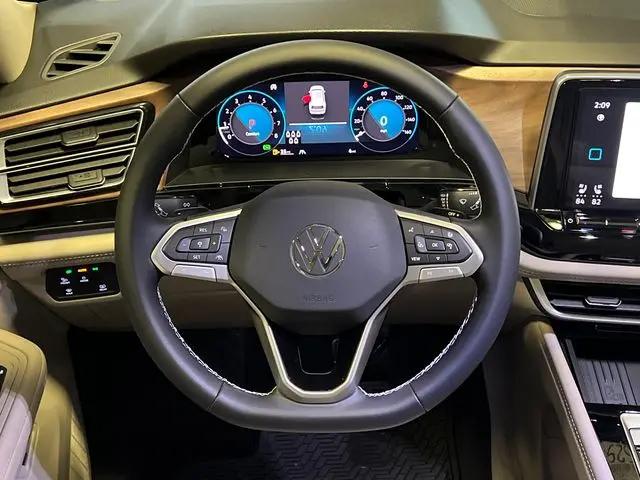 2026 Volkswagen Atlas SE with Technology