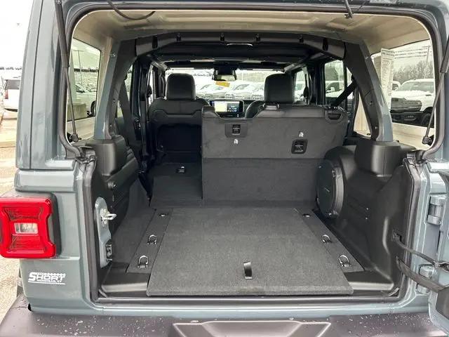 2026 Jeep Wrangler 4-Door Sahara 4x4