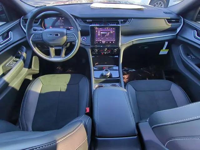 2025 Jeep Grand Cherokee L Altitude X 4x4