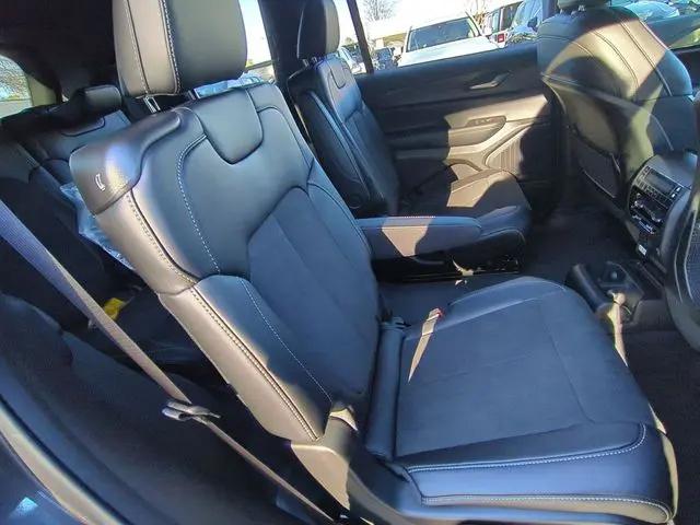 2025 Jeep Grand Cherokee L Altitude X 4x4