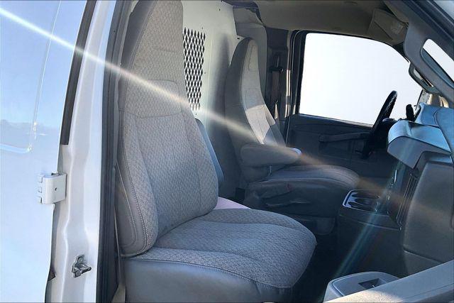 2023 GMC Savana Cargo RWD 3500 Regular Wheelbase Work Van