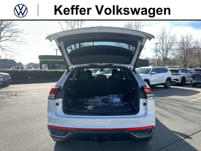 2026 Volkswagen Atlas Cross Sport SE with Technology