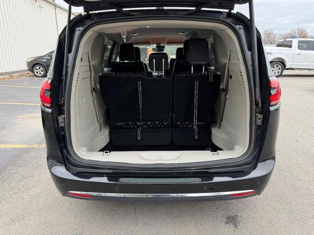 2024 Chrysler Pacifica Hybrid Select