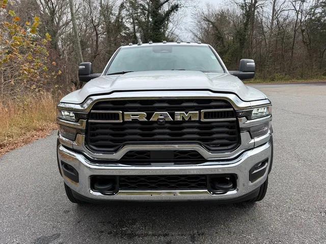 2026 RAM Ram 5500 Chassis Cab RAM 5500 TRADESMAN CHASSIS CREW CAB 4X4 84 CA