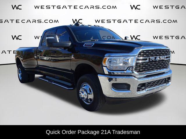 2023 RAM 3500 Tradesman Crew Cab 4x4 8 Box