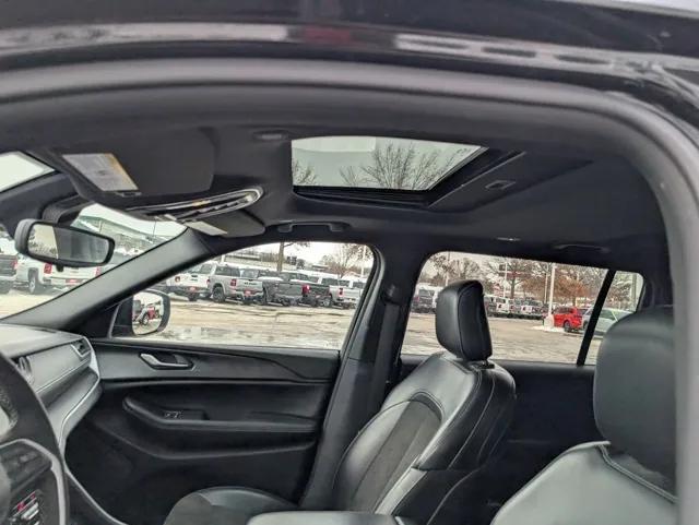 2023 Jeep Grand Cherokee L Altitude 4x4 2023 Jeep Grand Cherokee L Altitude 4x4