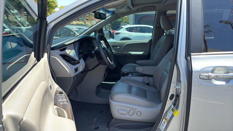 2016 Toyota Sienna XLE 8 Passenger