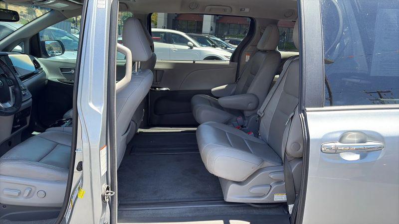 2016 Toyota Sienna XLE 8 Passenger