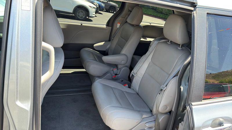 2016 Toyota Sienna XLE 8 Passenger