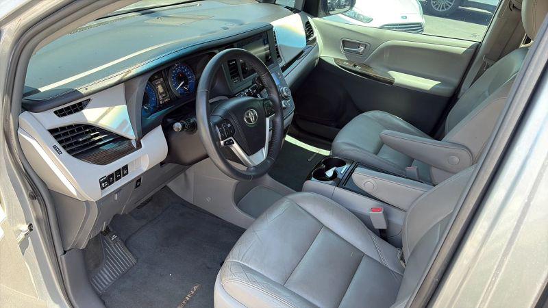 2016 Toyota Sienna XLE 8 Passenger