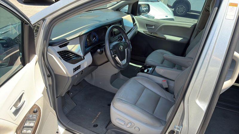2016 Toyota Sienna XLE 8 Passenger