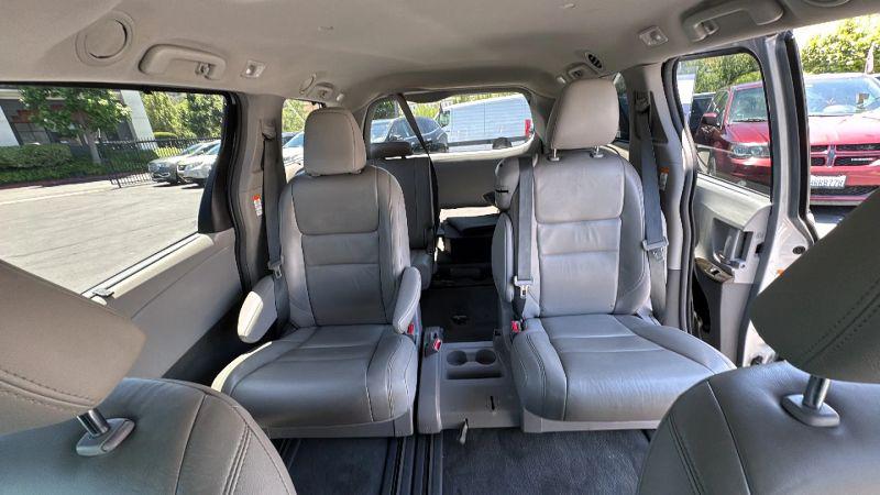 2016 Toyota Sienna XLE 8 Passenger