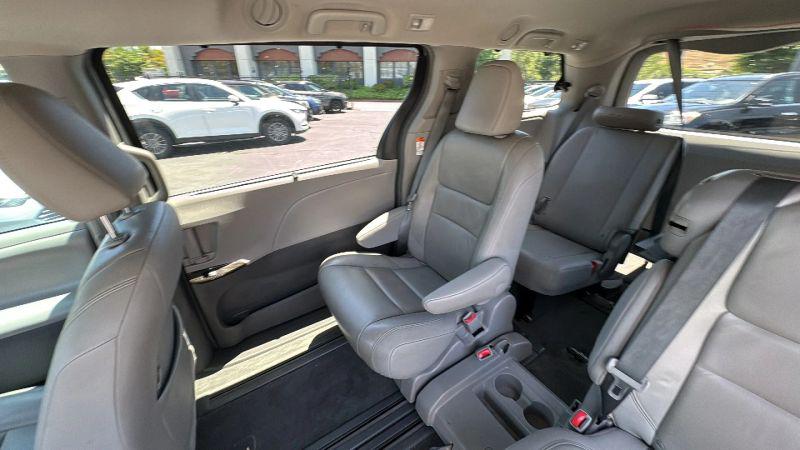 2016 Toyota Sienna XLE 8 Passenger