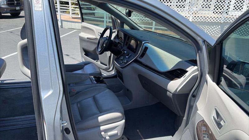 2016 Toyota Sienna XLE 8 Passenger