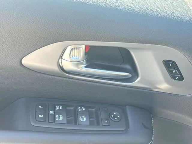2025 Chrysler Pacifica Hybrid Select