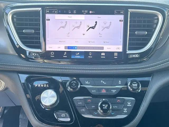 2025 Chrysler Pacifica Hybrid Select