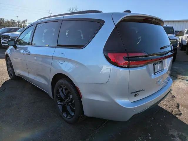 2026 Chrysler Pacifica Select AWD