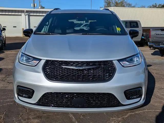 2026 Chrysler Pacifica Select AWD