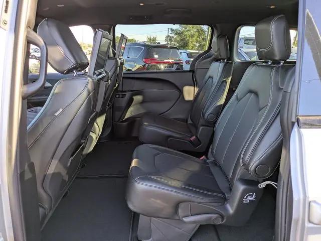 2026 Chrysler Pacifica Select AWD