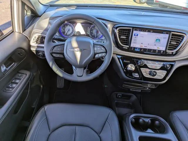 2026 Chrysler Pacifica Select AWD
