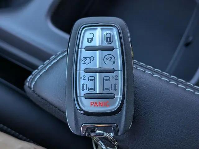 2026 Chrysler Pacifica Select AWD
