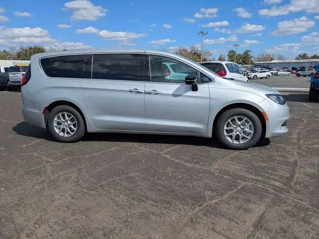 2026 Chrysler Voyager LX