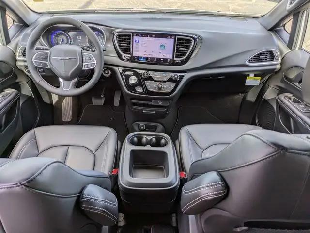 2026 Chrysler Voyager LX