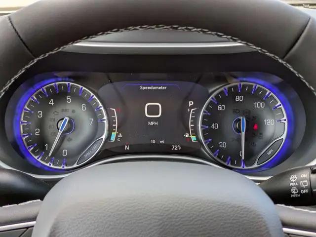 2026 Chrysler Voyager LX