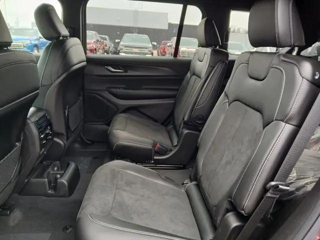 2025 Jeep Grand Cherokee L Altitude 4x4