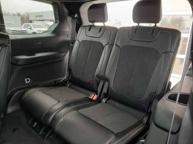 2025 Jeep Grand Cherokee L Altitude 4x4