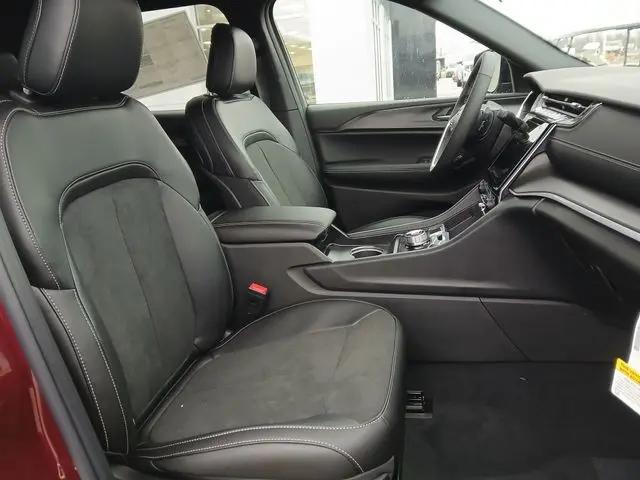 2025 Jeep Grand Cherokee L Altitude 4x4